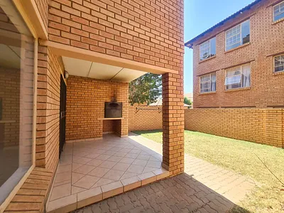 2 Bedroom Apartment To Rent in Hazeldean, Pretoria - 6CdE.webp