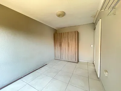 3 Bedroom Townhouse For Sale in Terenure, Kempton Park - WgYx.webp