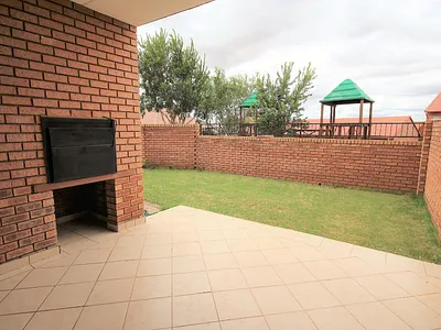 3 Bedroom Apartment To Rent in Pretoria - img
