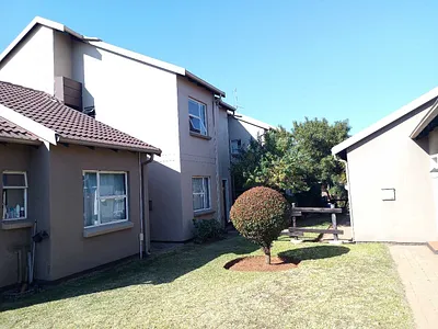 2 Bedroom Townhouse To Rent in Kempton Park - 2Sh4.webp
