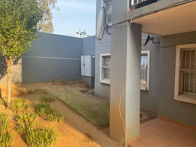 2 Bedroom Apartment For Sale in Randburg - Oao1.webp