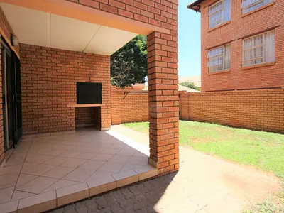 2 Bedroom Apartment To Rent in Pretoria - OpQ1.webp