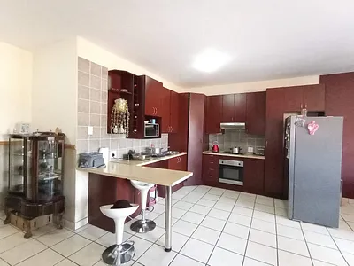 2 Bedroom Apartment For Sale in Kempton Park - otAC.webp