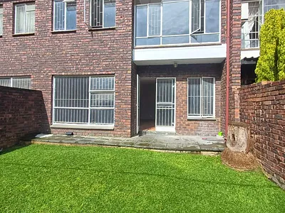 3 Bedroom Townhouse For Sale in Pretoria - Q9bf.webp