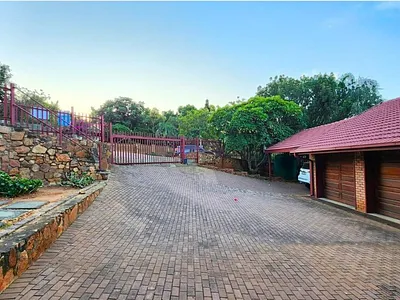 3 Bedroom House For Sale in Rustenburg - gteK.webp