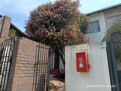 3 Bedroom Townhouse For Sale in Johannesburg - TXSf.webp