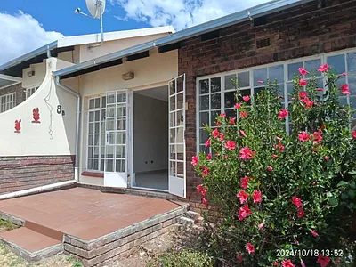 1 Bedroom Townhouse For Sale in Roodepoort - KOkP.webp