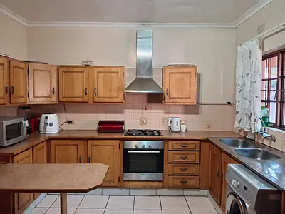 3 Bedroom House For Sale in Johannesburg - zlo7.webp