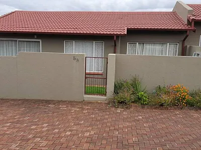 3 Bedroom Townhouse For Sale in Roodepoort - R4Du.webp