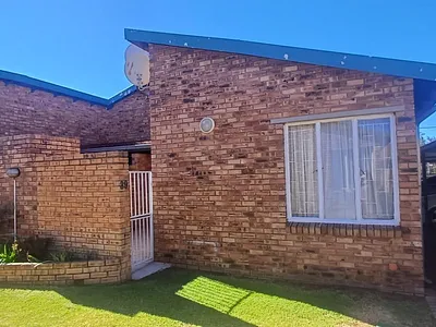 3 Bedroom Townhouse For Sale in Roodepoort - ZuMp.webp