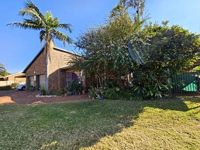 3 Bedroom House For Sale in Akasia - 06GM.webp