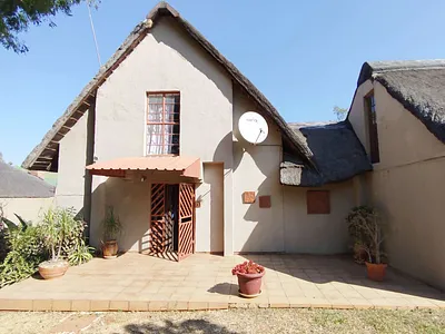3 Bedroom House For Sale in Akasia - JuHX.webp