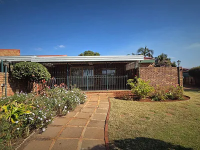 3 Bedroom Townhouse For Sale in Pretoria - Sk4X.webp