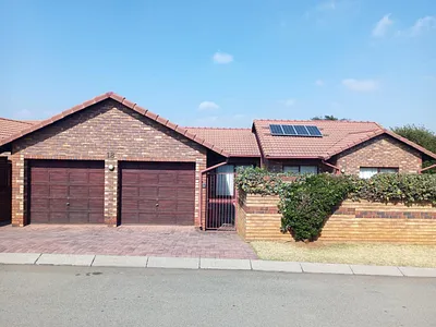 3 Bedroom House For Sale in Kempton Park - UxLt.webp