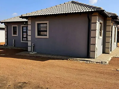 2 Bedroom House For Sale in Akasia - 2sm6.webp