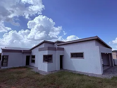 3 Bedroom House For Sale in Akasia - D3OF.webp
