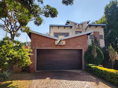 3 Bedroom House For Sale in Rustenburg - OiG9.webp