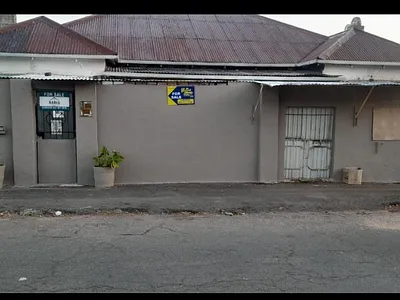 4 Bedroom House For Sale in Hurst Hill, Johannesburg - b5Oe.webp