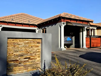 2 Bedroom House For Sale in Akasia - oGbn.webp