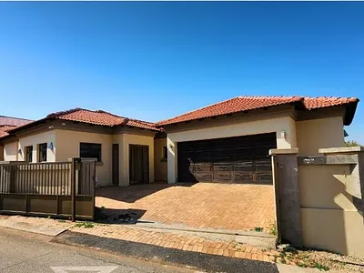 3 Bedroom House For Sale in Rustenburg - img