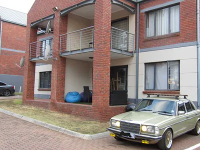 2 Bedroom Apartment For Sale in Johannesburg - E3bk.webp
