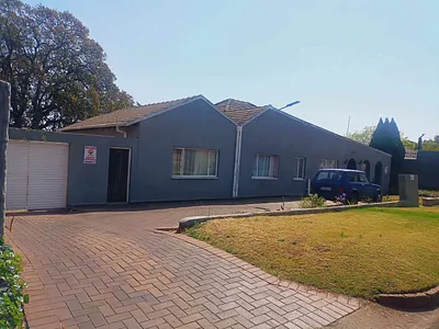 5 Bedroom House For Sale in Johannesburg - hwJs.webp