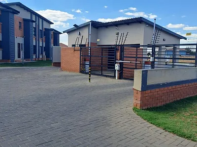 3 Bedroom Apartment To Rent in Kempton Park - img
