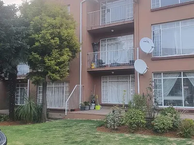 2 Bedroom Apartment For Sale in Roodepoort - q62U.webp