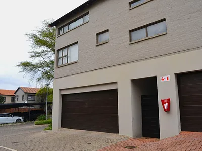 3 Bedroom Townhouse For Sale in Pretoria - pSPA.webp