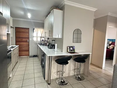 2 Bedroom Apartment To Rent in Kempton Park - wIUp.webp