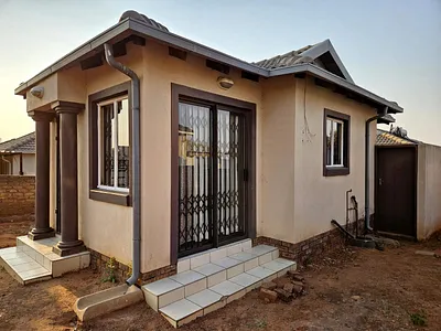 3 Bedroom House For Sale in Akasia - jX2z.webp