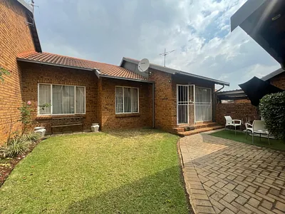 3 Bedroom Townhouse To Rent in Kempton Park - JxPS.webp