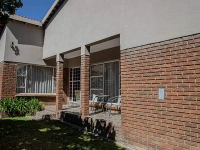 4 Bedroom House For Sale in Heilbron - fn7b.webp