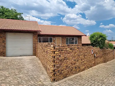 2 Bedroom Townhouse To Rent in Kempton Park - ostr.webp