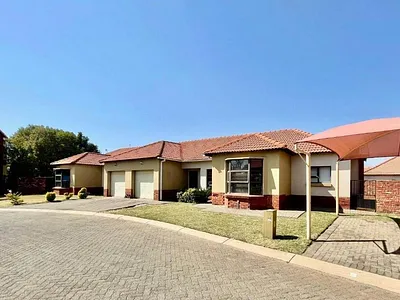 2 Bedroom Townhouse For Sale in Waterkloof AH, Rustenburg - f4Eu.webp