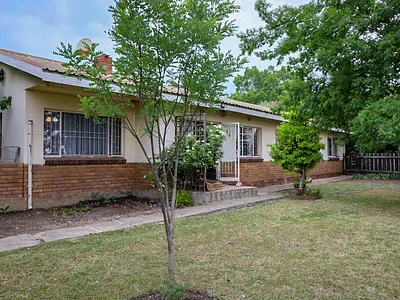 4 Bedroom House For Sale in Heilbron - img