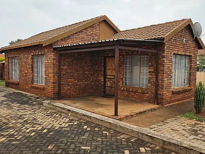 2 Bedroom House For Sale in Akasia - 2VXg.webp