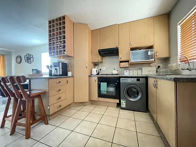 2 Bedroom Townhouse For Sale in Kempton Park - EVQl.webp