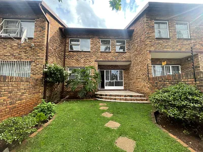 3 Bedroom Townhouse For Sale in Kempton Park - C3Lx.webp