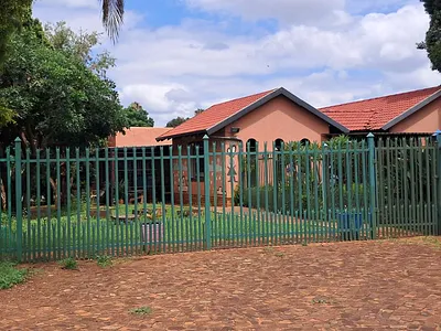 5 Bedroom House For Sale in Akasia - img