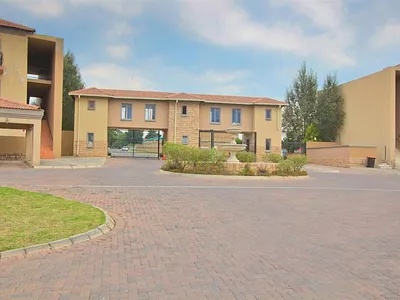 3 Bedroom Apartment For Sale in Kempton Park - img