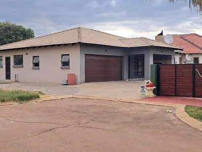 3 Bedroom House For Sale in Akasia - AeEK.webp