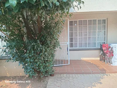 2 Bedroom Townhouse For Sale in Roodepoort - iLu2.webp