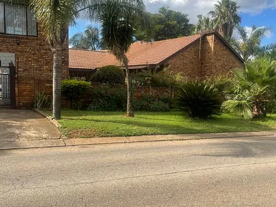 7 Bedroom House For Sale in Centurion - a9dE.webp