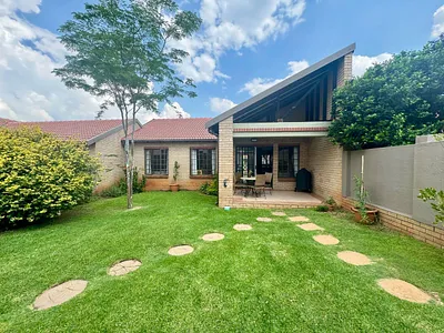 3 Bedroom Townhouse For Sale in Pretoria - cJQq.webp