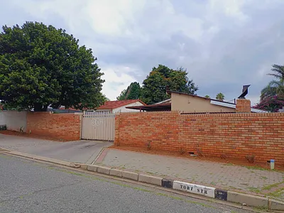 4 Bedroom House For Sale in Johannesburg - i6Ki.webp