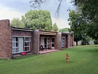 4 Bedroom House For Sale in Newcastle - UpHY.webp