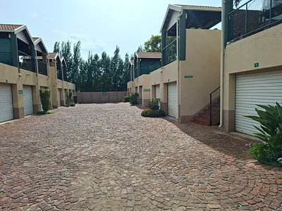 2 Bedroom Apartment For Sale in Pretoria - 3QNa.webp