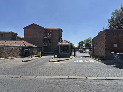 2 Bedroom Apartment To Rent in Edenvale - S5fI.webp