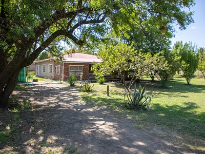 4 Bedroom House For Sale in Heilbron - QE8w.webp